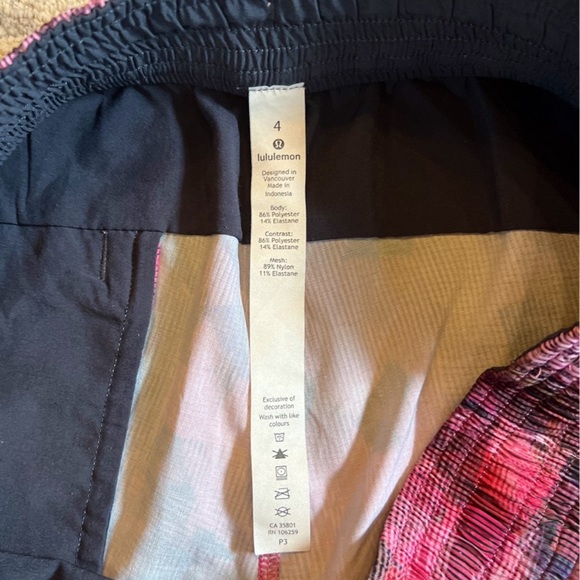 Lululemon Spring Break Away Short Size 4 - Picture 9 of 9